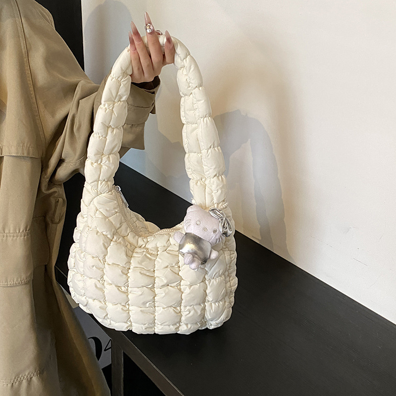 Large-Capacity Shoulder Bag, Pleated Puff Quilted Lightweight Crossbody Bag, Commuter Tote Bag, Versatile Handbag with Heart-Shaped Zipper
