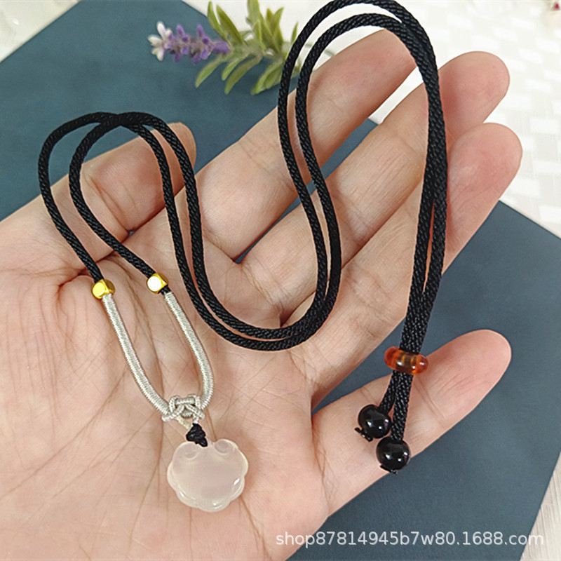 검은 색 로프가있는 흰색 옥수 양면 Ruyi 잠금 장치 (16*13mm 정도)