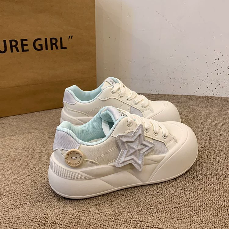 Туфли со звездами на толстой подошве женские нишевые высокие маленькие белые туфли 2025 новые весенние и осенние студенческие дикие повседневные хлебные туфли