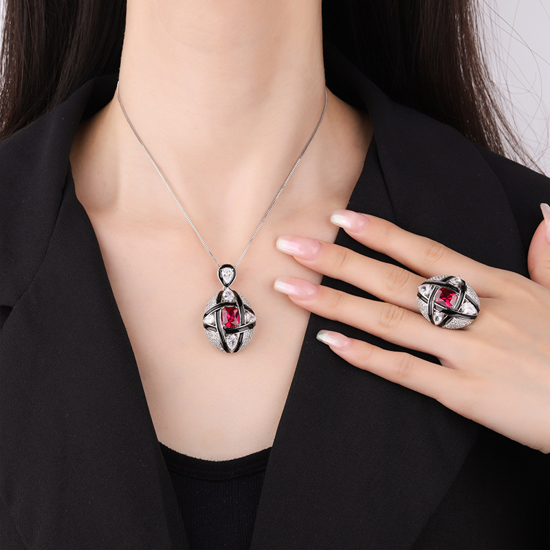 Zhuang Sheng joyas fondo de cobre chapado en oro Esmeralda artificial rojo de acero Jade Luz de lujo industria pesada traje colgante anillo 7*9