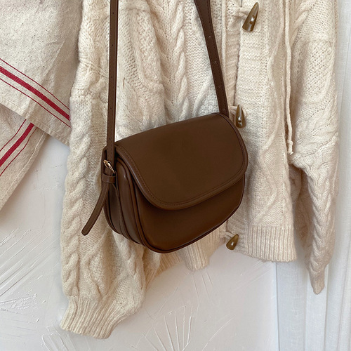 Korean version of semi-circle saddle bag for women  autumn and winter new ins simple retro temperament versatile single shoulder crossbody bag