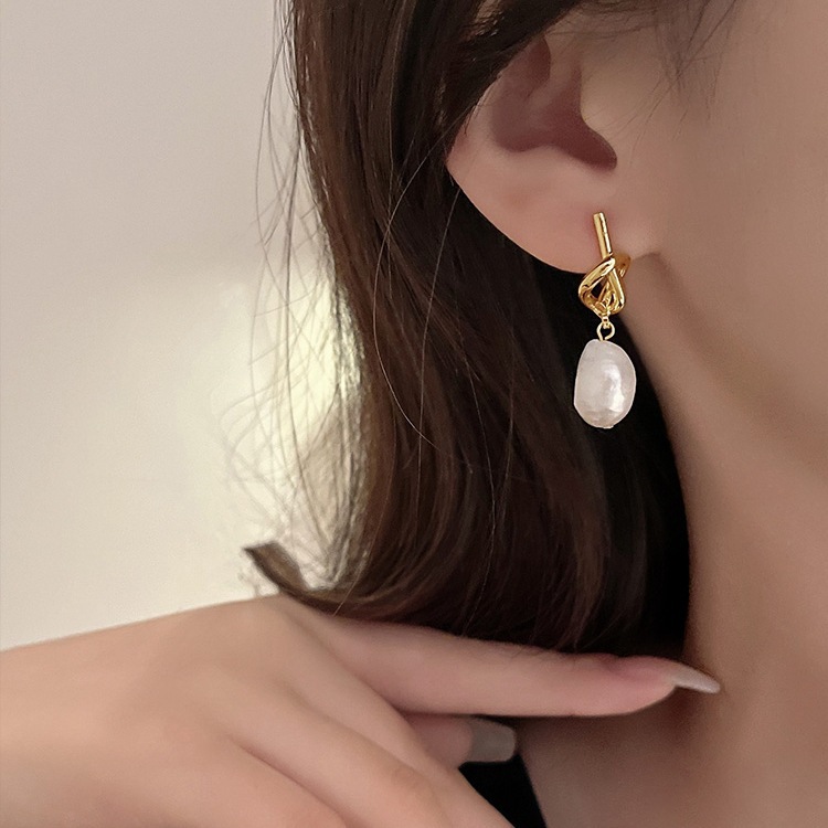 Exquisite Baroque Pearl Earrings For Women Unique Design Jewellery_voghion.com