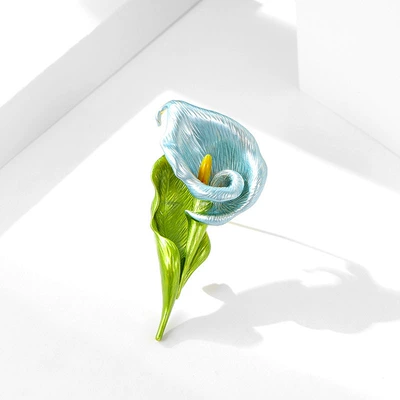enamel calla lily brooch: Yaxa sancaqları