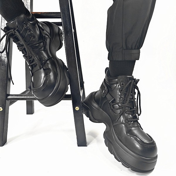 ヨーロッパ駅2024秋冬の新型ハイシューズのビスケットの厚い底のショートブーツのヨーロッパ商品の爆発金が高くなりました。