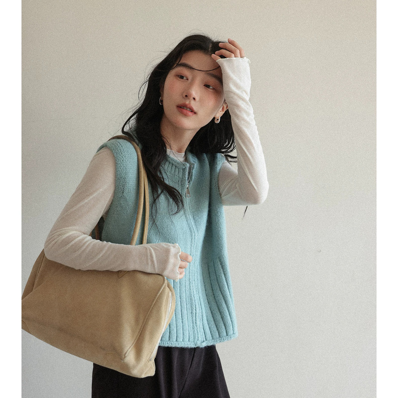 Blue knitted vest for women, 2026 autumn/winter new style, layered outerwear, sweater cardigan, Korean trendy style