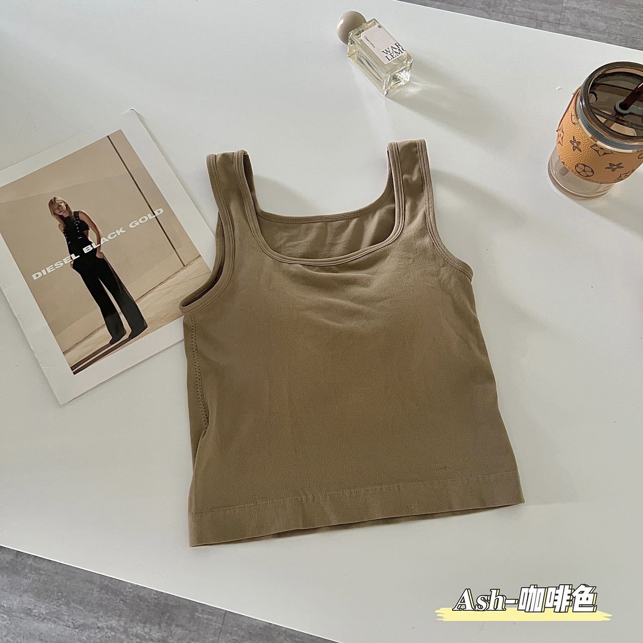 Camisola de las mujeres taza fija con almohadilla en el pecho primavera y verano nuevo tubo superior ropa interior corta deportes belleza volver tocar fondo superior moda
