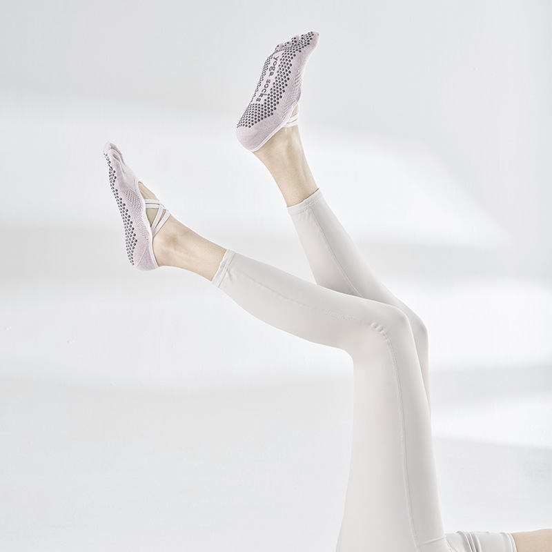 Calcetines de Pilates con cinco dedos y tiras, calcetines de yoga para mujer, calcetines deportivos profesionales antideslizantes, de algodón puro con dedos separados, exportación a Japón y Corea.
