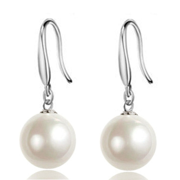 Fresh elegant earrings pearl