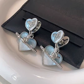 项链;耳环;手链