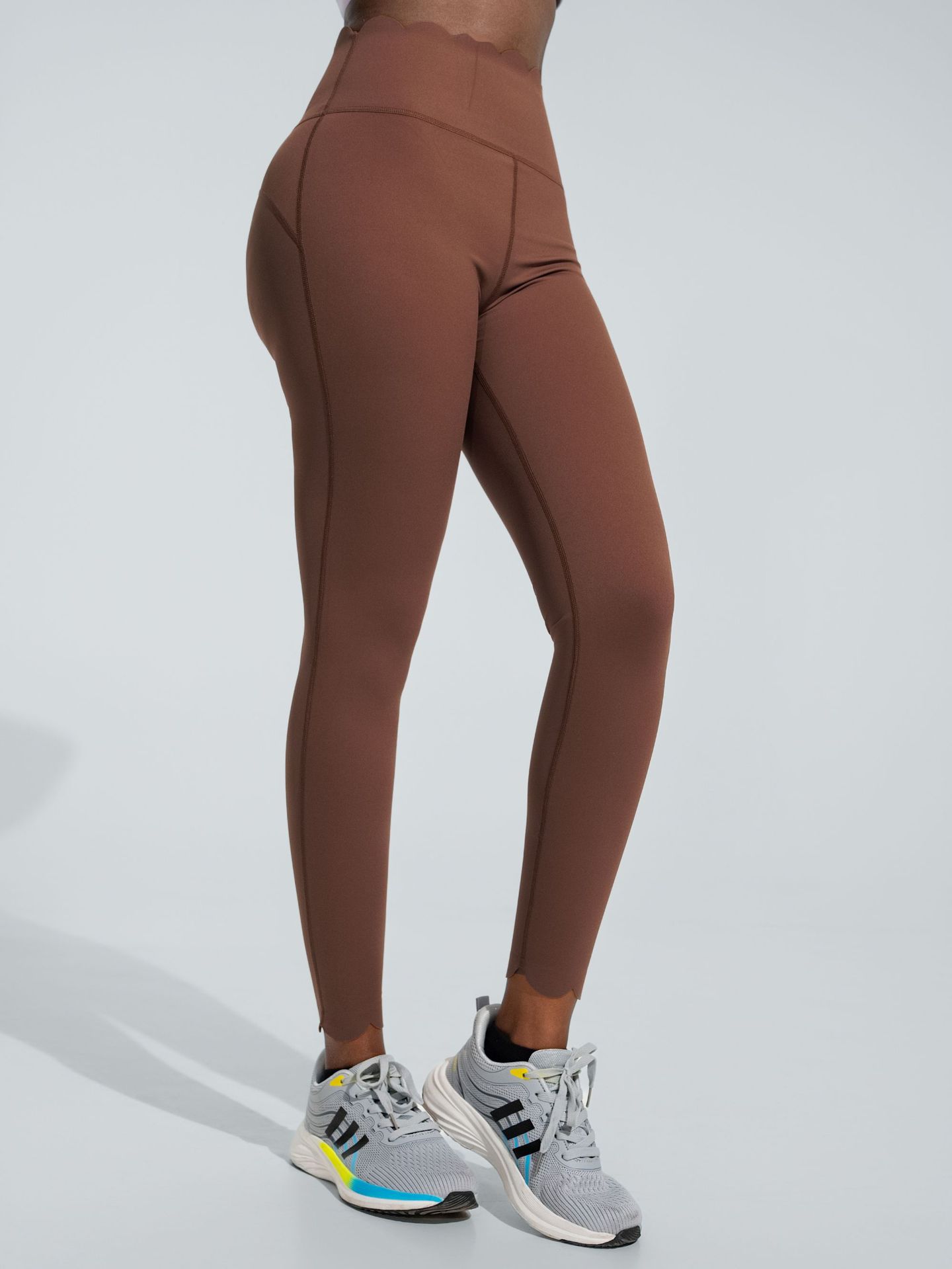 Europa y América transfronterizas damas piel de yoga de encaje pantalones apretados de elevación de cadera pantalones deportivos de adelgazamiento para montar pantalones de ejercicio