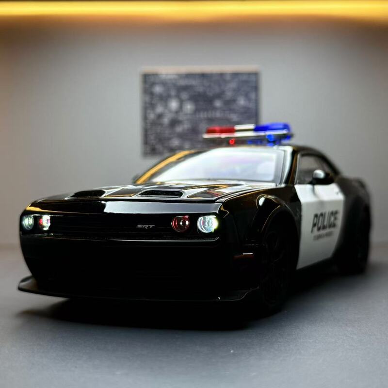Alloy Car Model 1:24 Hellcat Police Car Sound and Light Pull Back Children's Toy Car Sound Effect Model Ornament Dropshipping