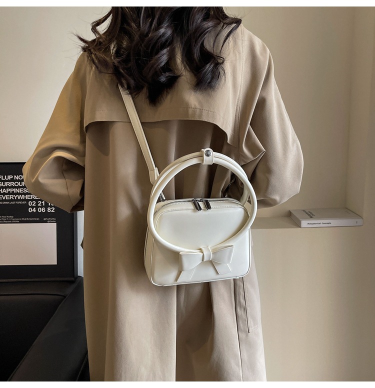 Women's Medium Pu Leather Bow Knot Cute Flip Cover Handbag display picture 9