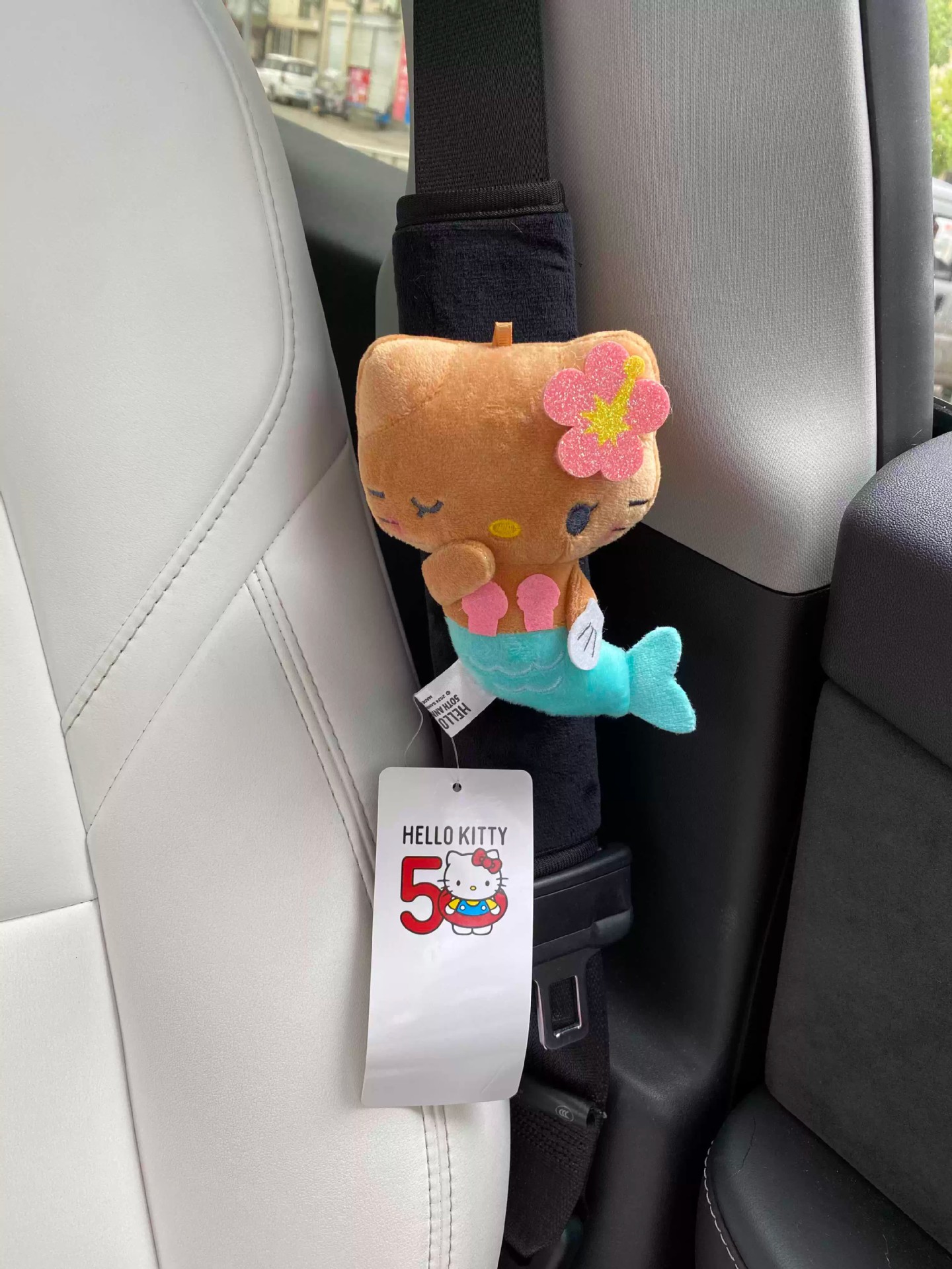 Car Seatbelt Shoulder Pads Are Comfortable and Breathable for Long-Distance Use, Providing Protection for the Shoulders and Neck, and Are an Essential Car Accessory