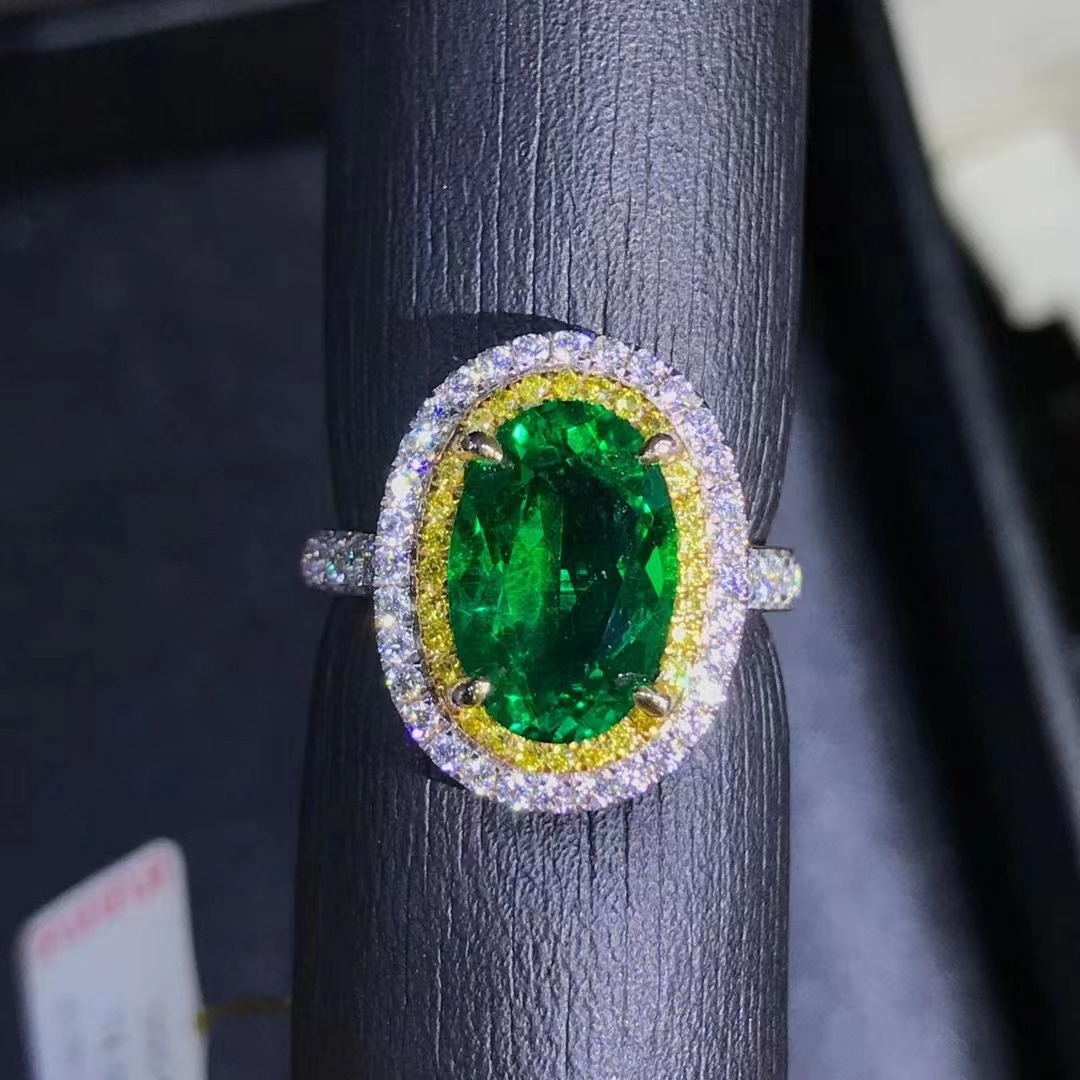 Anillo esmeralda cultivado colombiano de 2.72 quilates de oro 9 quilates con anillo de diamante de alto carbono