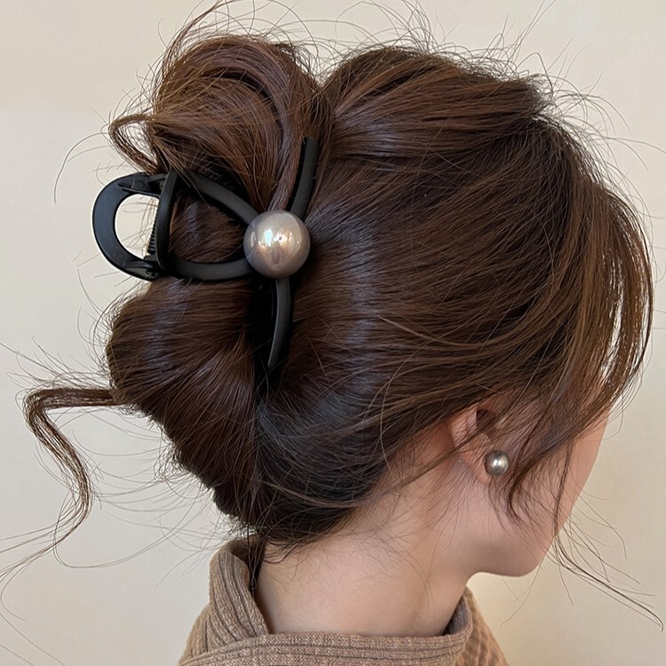 大きいサイズの黒い真珠のつかみの女性のシンプルな大衆の高級感のヘアピンの後頭部のサメのクリップの髪飾りのレトロな髪飾り|undefined