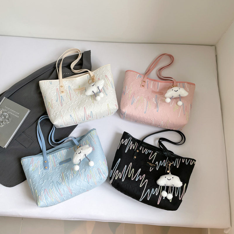 Bolsas de tela de clase de estudiantes para mujeres 2025 nuevo hombro brazalete estriado de gran capacidad de viaje ocio bolsa de mano