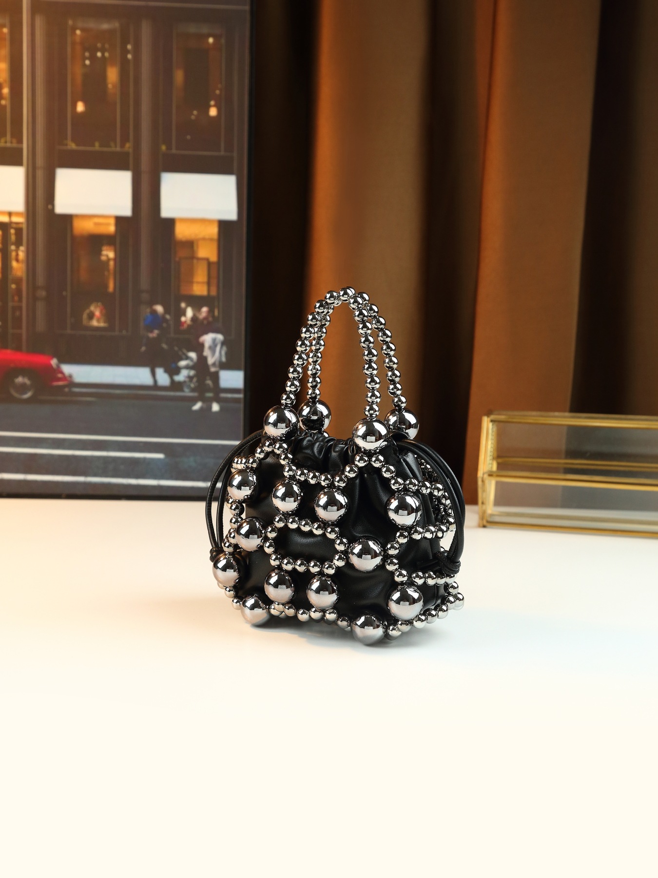 Borsa a secchiello donna con perle in metallo per sera_voghion.com