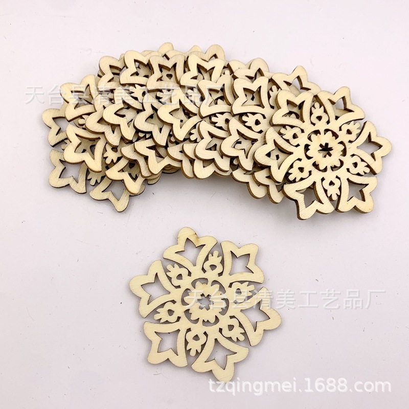 80mm tronco hueco en forma de flor copo de nieve hoja de madera Navidad copo de nieve colgante decorativo 10 piezas en un paquete con cuerda de cáñamo