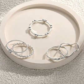 戒指;项链;手链