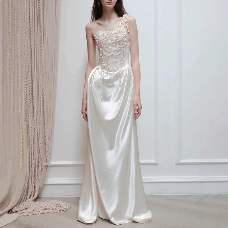 Strapless Light Wedding Dress with a High-End Feel, Featuring Intricate Pearl Work, French-Style Reception Gown, White Satin Bridal Engagement Dress Strapless Light Wedding Dress with a High-End Feel, Featuring Intricate Pearl Work, French-Style Reception Gown, White Satin Bridal Engagement Dress