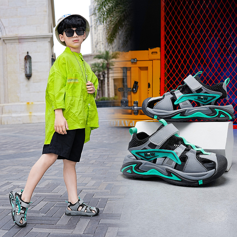 Fashionable children's lightweight sandals