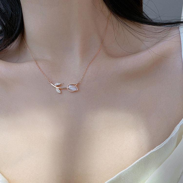 Parelmoer tulp ketting voor dames luxe bloemen collier_voghion.com