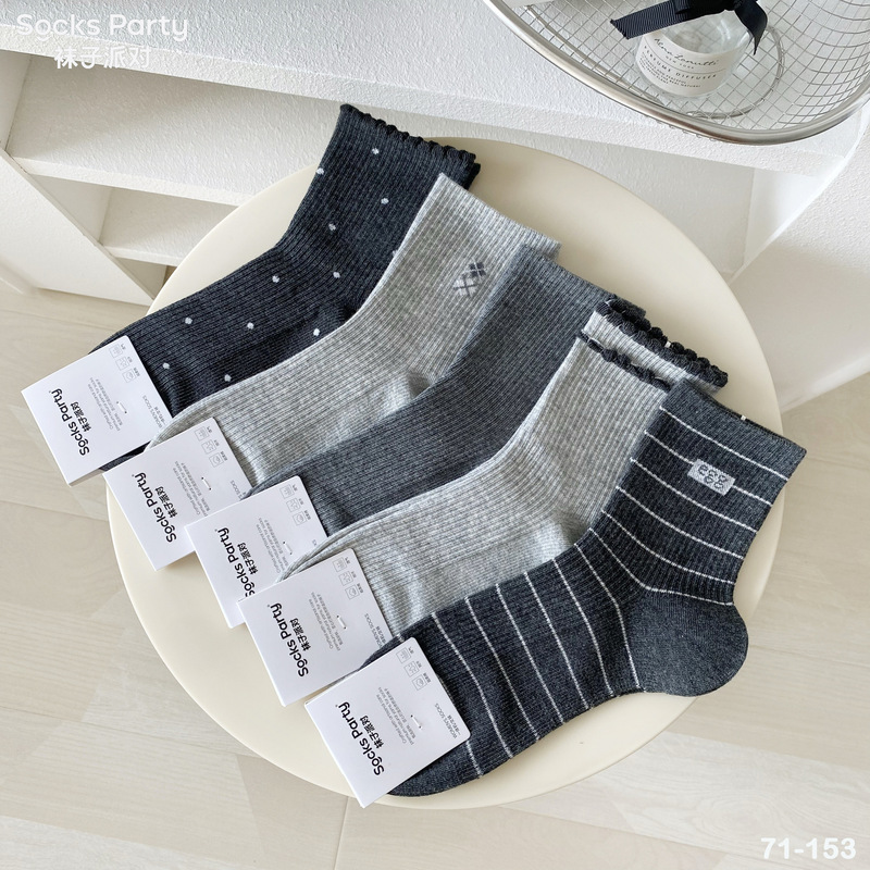 Socks Party Women's Autumn and Winter Korean Style Combed Cotton Women's Mid-Tube Sports Socks Letter Cartoon Black and White Gray College Women's Socks Socks Party Women's Autumn and Winter Korean Style Combed Cotton Women's Mid-Tube Sports Socks Letter Cartoon Black and White Gray College Women's Socks