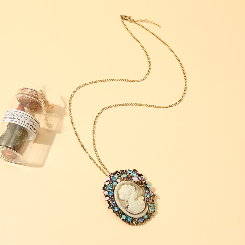 Retro Portrait Alloy Inlay Artificial Gemstones Women's Pendant Necklace 1 Piece display picture 5