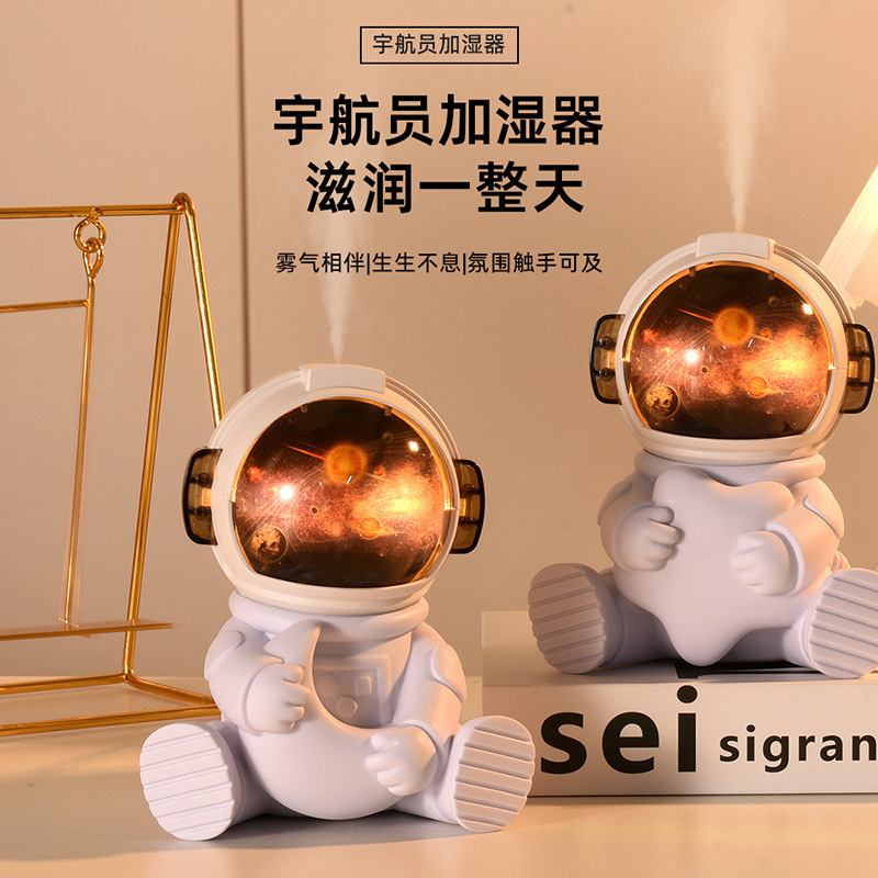 Cross-Border Astronaut Astronaut Desktop USB Humidifier Household Small Portable Aromatherapy Device Large Fog Volume Atomizer