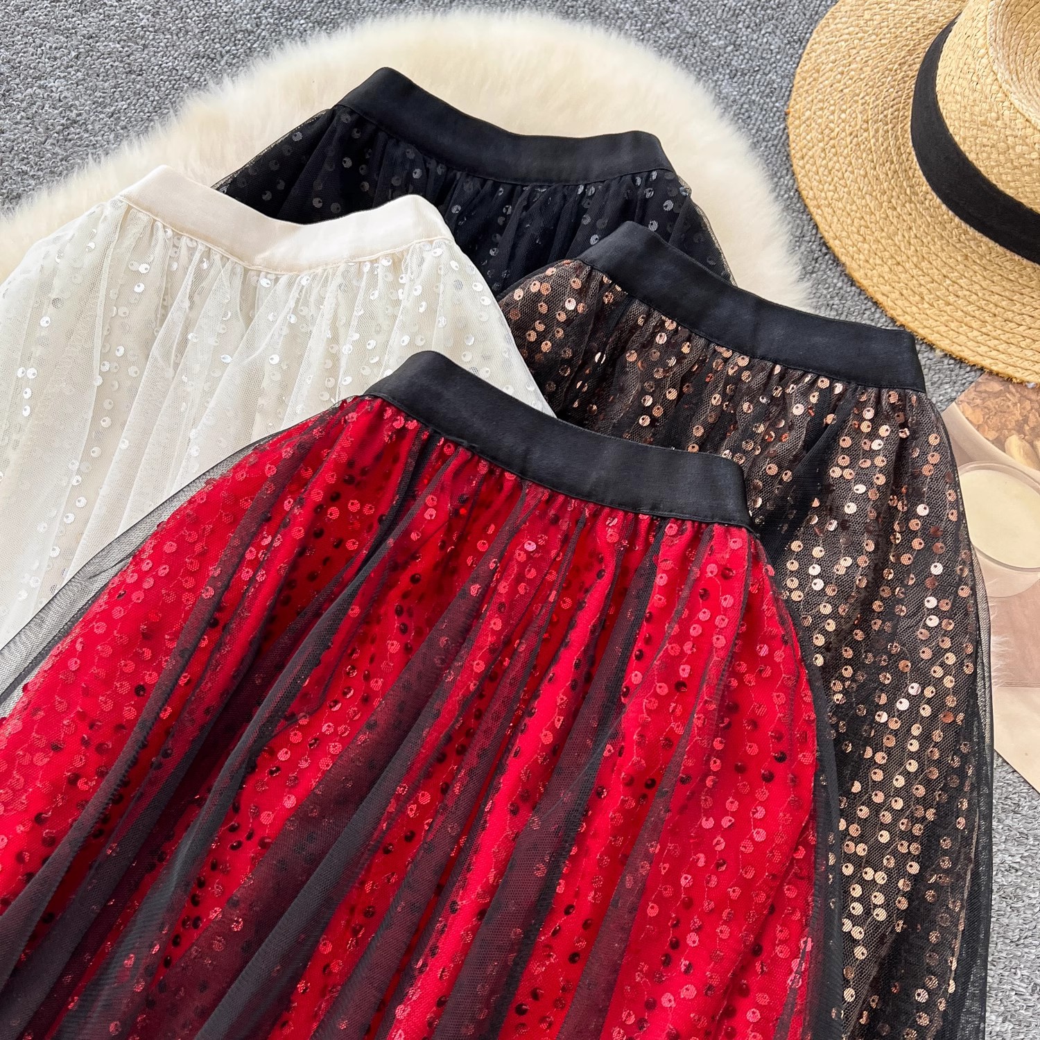 Dámská sukně do a ze sametu a síťoviny s flitry a elastickým pasem_voghion.com