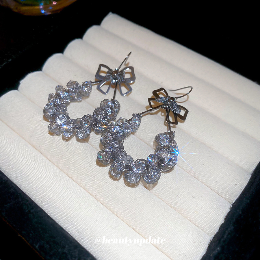 Pendientes colgantes con lazo hueco de diamantes Pendientes de temperamento de moda retro Pendientes de todo fósforo de personalidad