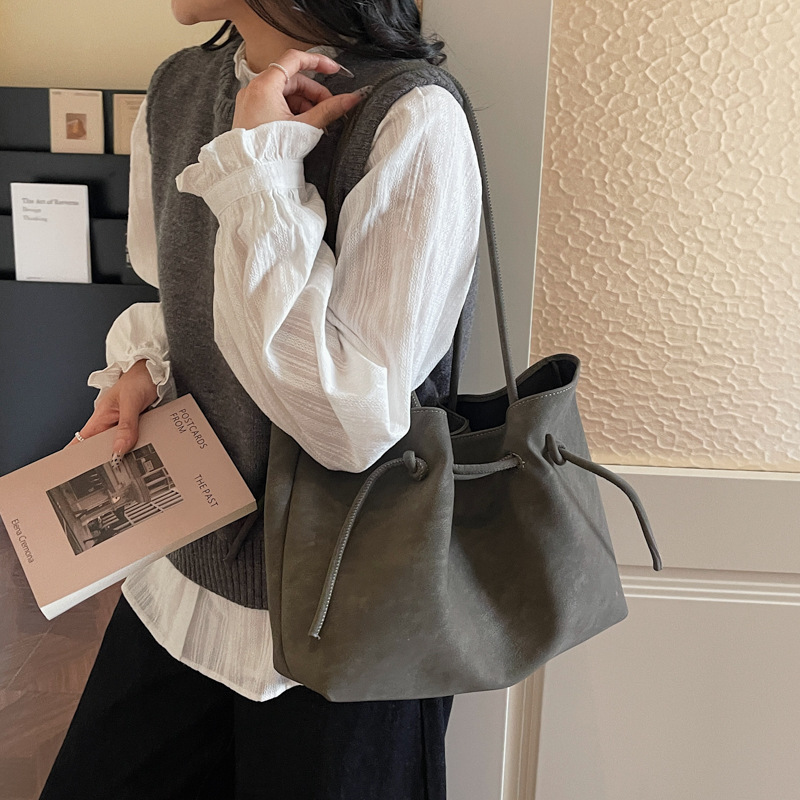 Suede Drawstring Shoulder Tote Bag For Women Large Capacity_voghion.com