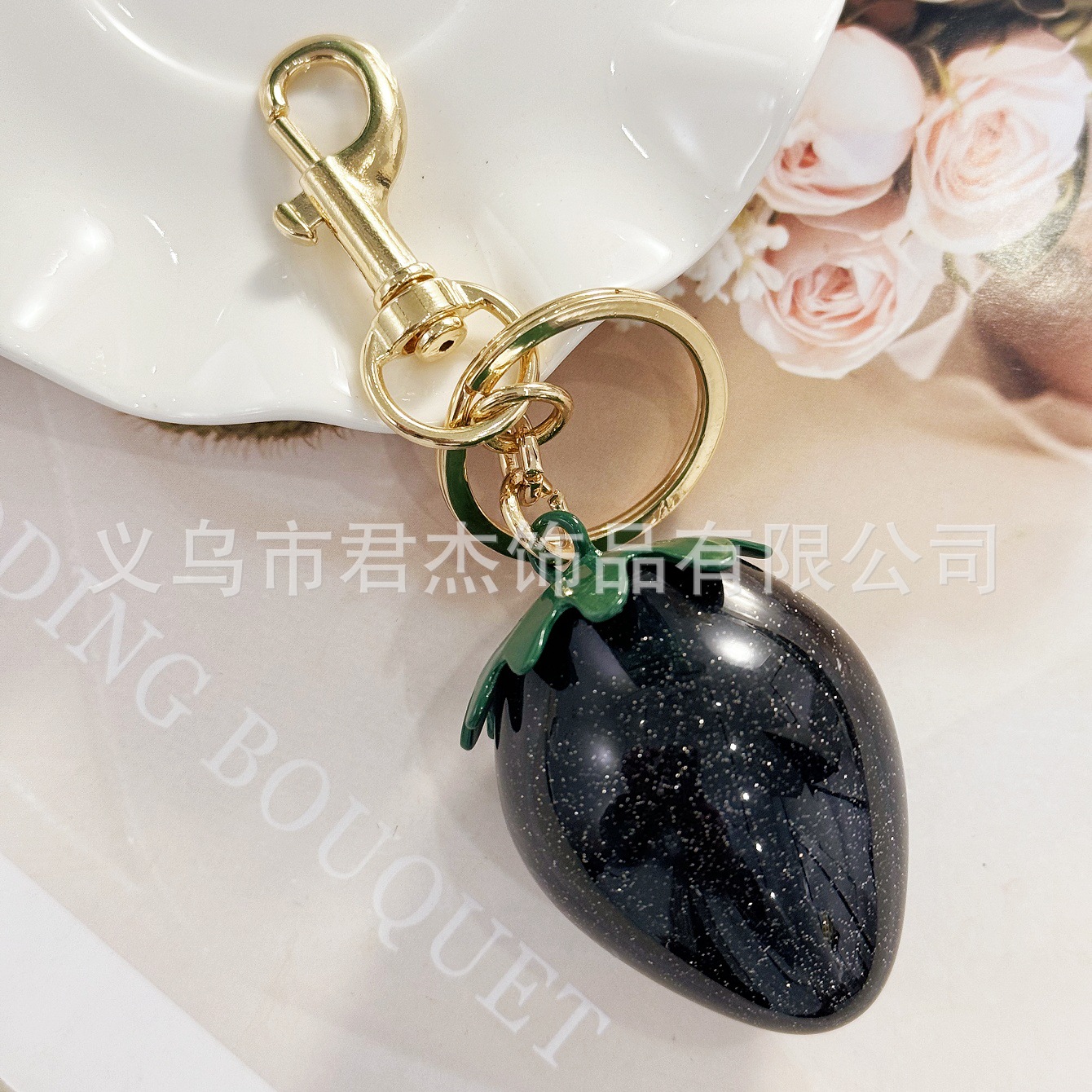 さくらんぼのキーホルダーアクセサリーのバッグのストラップがおしゃれで美しい水晶樹脂車センチ車のキーホルダーの女性