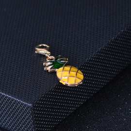 2023新款 floating locket charms钥匙扣挂件滴油小菠萝挂件
