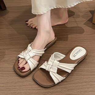 �ﺆ~�yɫ�߼��к���¸�һ����Ů�ļ��⴩2026�¿��������Ь