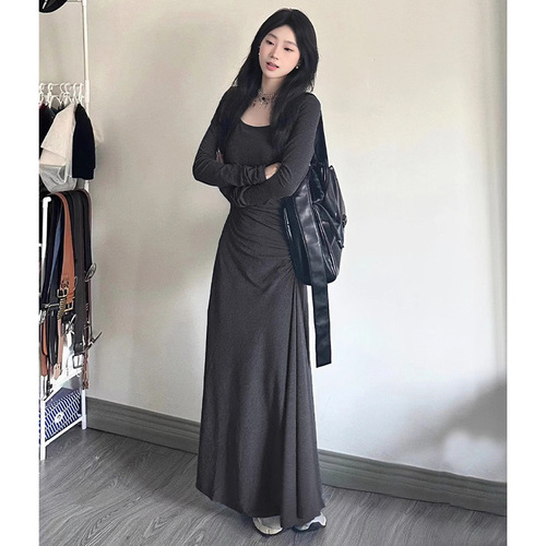 Elegant French-style fitted long-sleeve layered dress for women—2025 autumn collection, waist-defined and slimming, below-the-knee base layer.