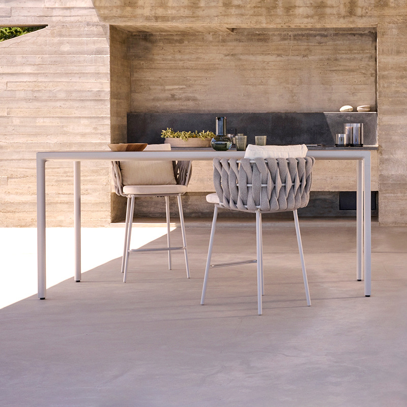 Mesa y sillas de bar de aleación de aluminio para exteriores, taburetes altos para terraza de jardín al aire libre, de alta gama para hoteles y clubes. image 3