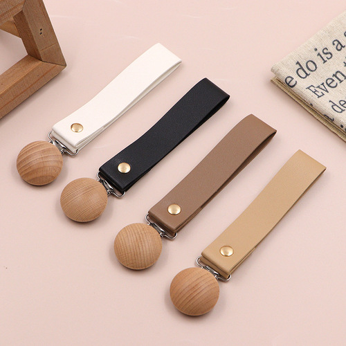 Log clips for strollers and blankets to prevent them from falling out. Anti-kicking clips for baby quilts. Stroller and children's shoe clips.