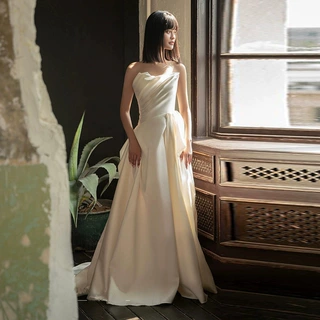 跨境速卖通法式轻婚纱新款新娘小众简约缎面出门纱白色抹胸礼服裙