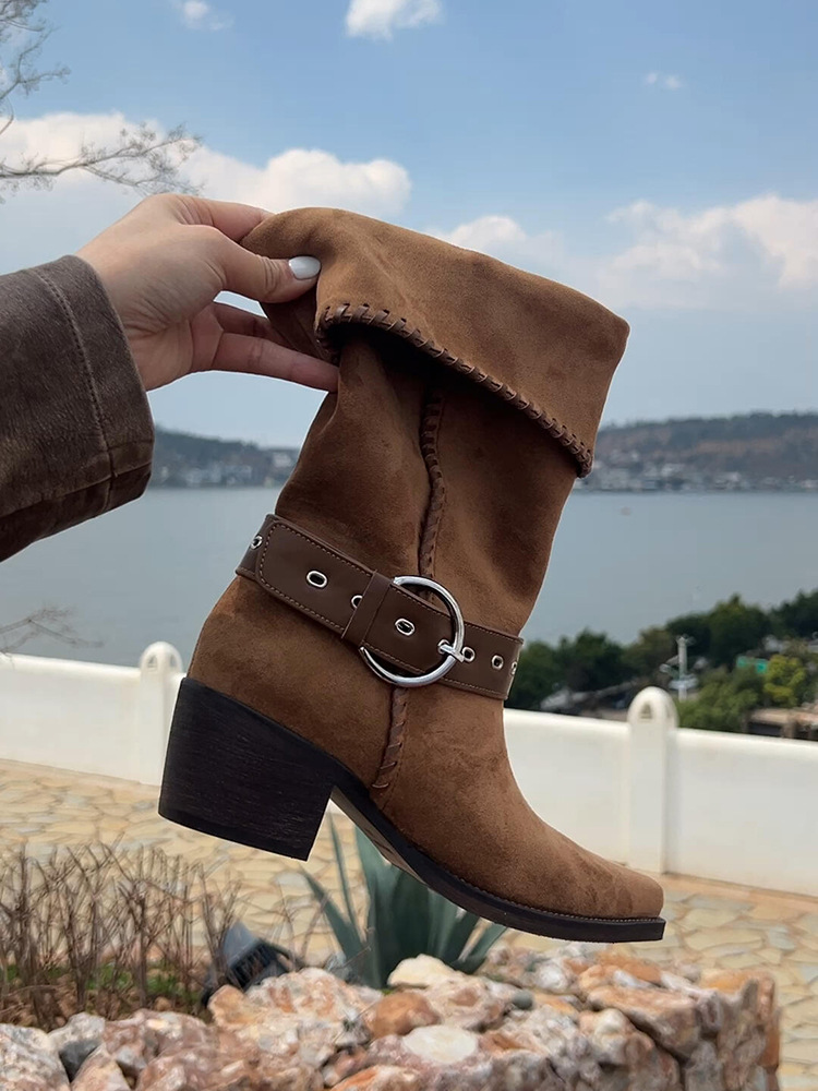 Stivali da equitazione in pelle scamosciata con fibbia, stile western, nuovi arrivi autunno/inverno 2025, larghi, a punta, a metà polpaccio, con tacco spesso, pensati esclusivamente per le donne._voghion.com