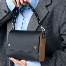 2025新款女士实用高级设计感潮流单肩包时尚百搭小方包女包木头包