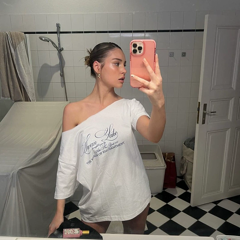 Внешняя торговля, новинка 2025, летняя женская одежда, американская уличная мода, свободная футболка с буквенным принтом и наклонными плечами, с короткими рукавами