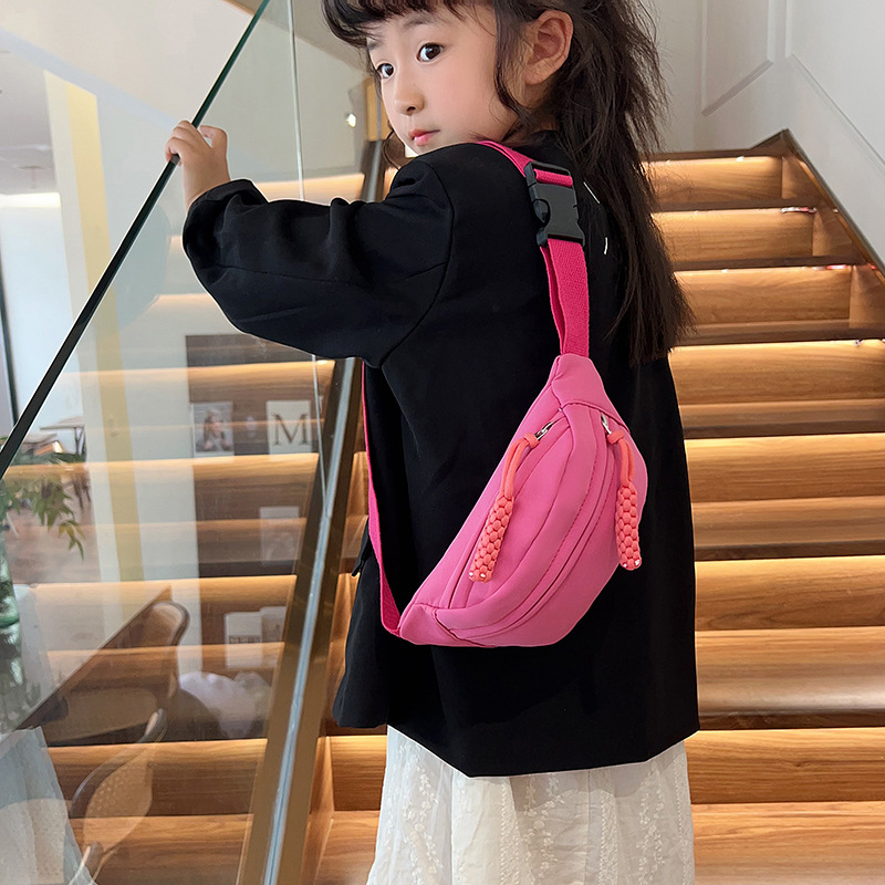 Lindo bolso de pecho de moda de color sólido para niños nuevo 2024 textura de estilo occidental gran capacidad snack bandolera con bolso de pecho