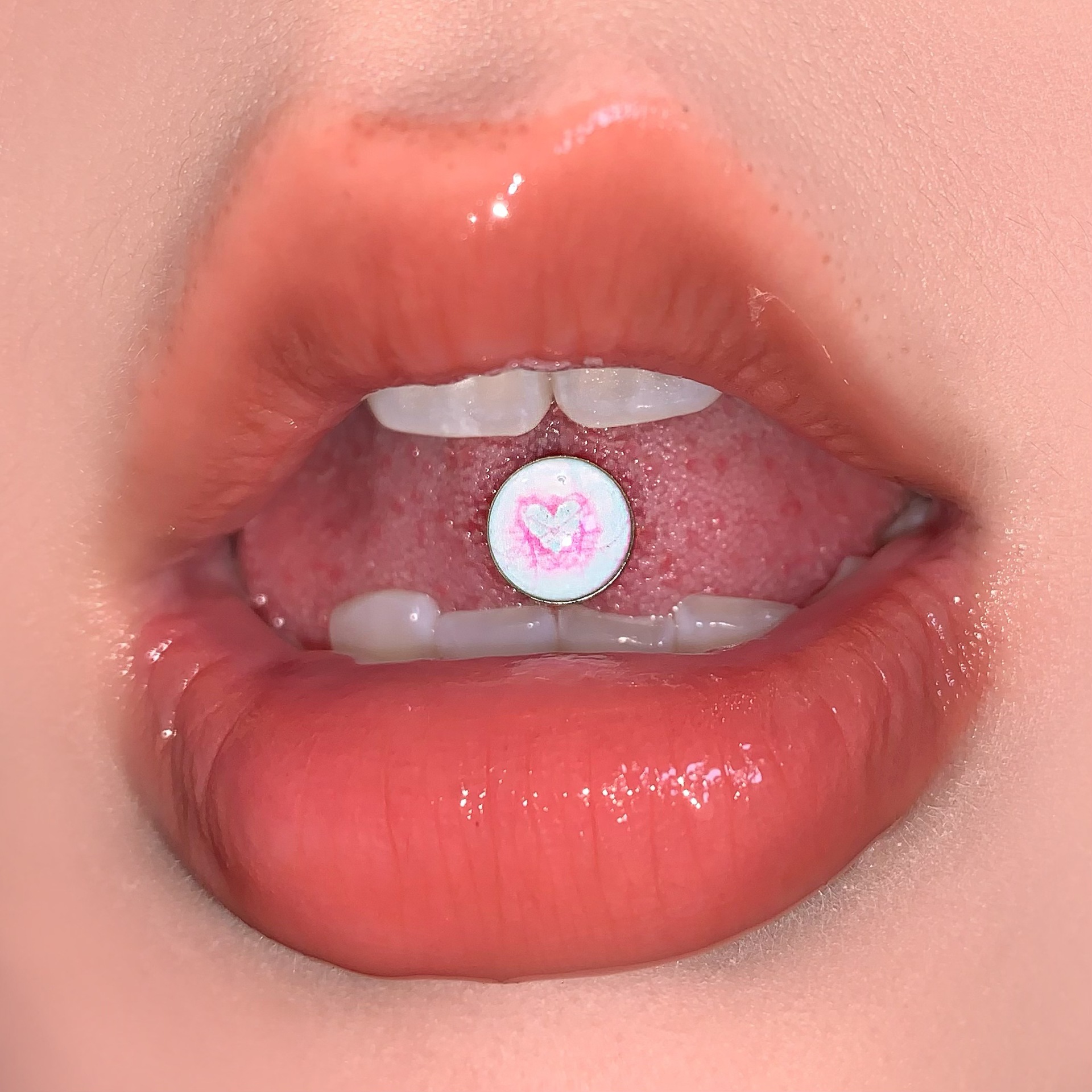 Silver pointed spike labret stud material detail