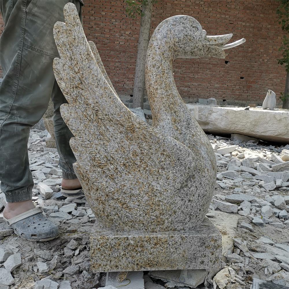 石雕天鹅喷水黄锈石水景雕塑黄锈石花岗岩海螺吐水动物景观摆件