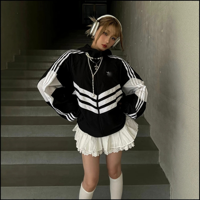 Cross-border spring and autumn color-blocked three-stripe jacket, men's outdoor sports couple's baseball jacket, color-blocked outerwear Cross-border spring and autumn color-blocked three-stripe jacket, men's outdoor sports couple's baseball jacket, color-blocked outerwear