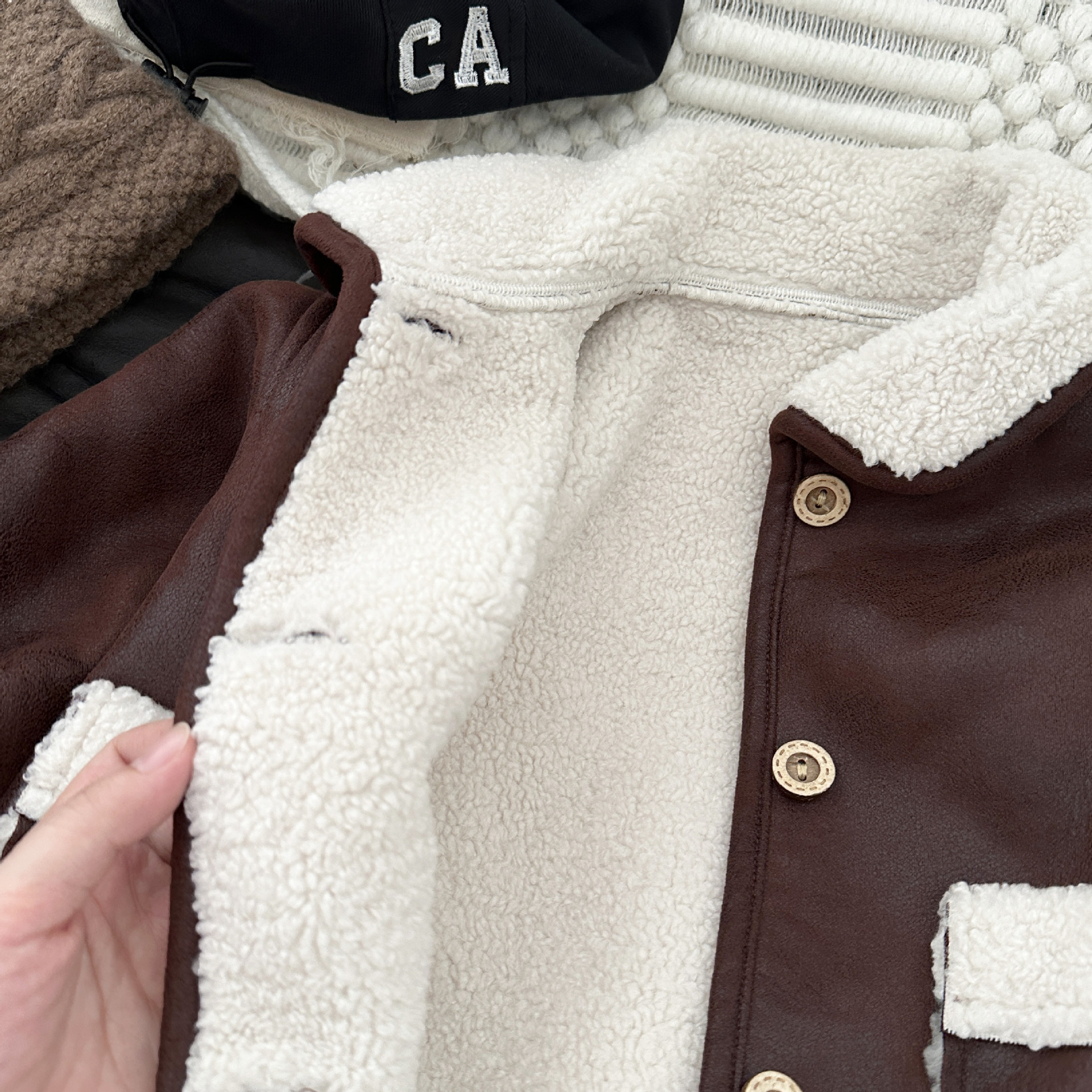 Niños callejero chaqueta guapo 2025 nuevo bebé cool con chaqueta de cuero caliente, ropa casual para bebé