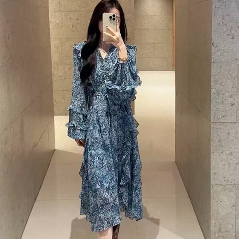 French-Style Blue V-Neck Floral Dress for Women, Elegant Chiffon Waist-Cinching Long Dress for Petite Figures, Graceful and Artistic Retro Style