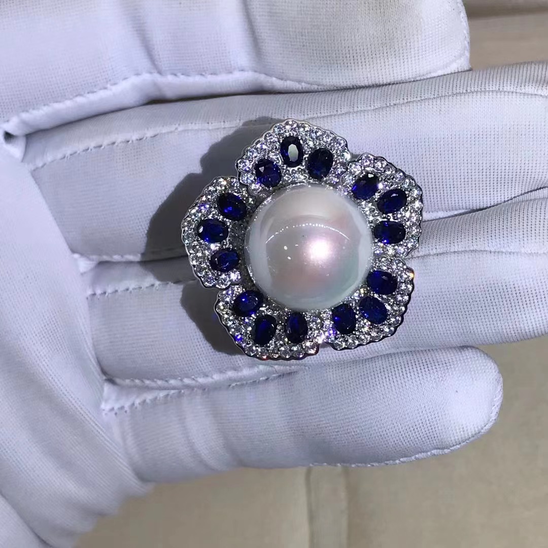 S925 plateado de cinco capas grueso platino incrustaciones grano zafiro anillo 16mm perla anillo de zafiro sintético