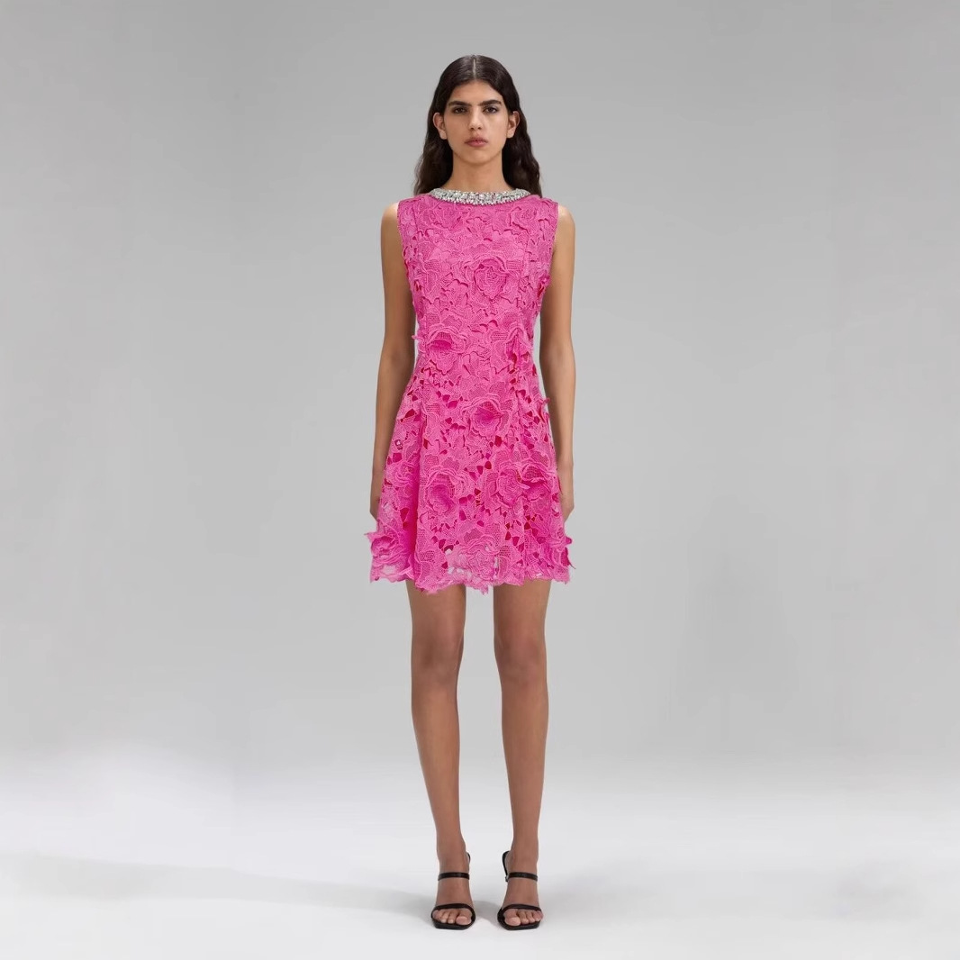 Summer fashionable elegant lace dress with a round collar sleevless